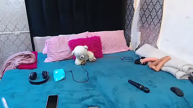 LoveOnStream – webcam model profile photo Image 15