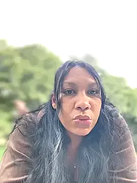 roouse – webcam model profile photo Image 6