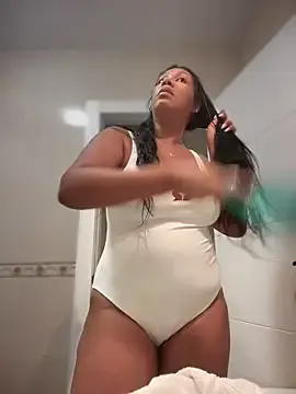 roouse – webcam model profile photo Image 7