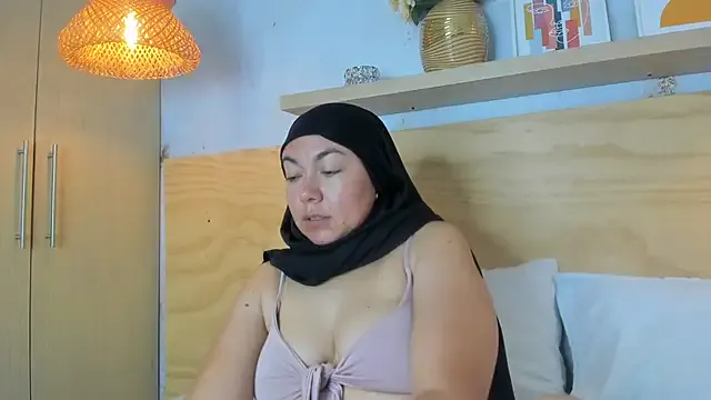  – webcam model profile photo Image 11