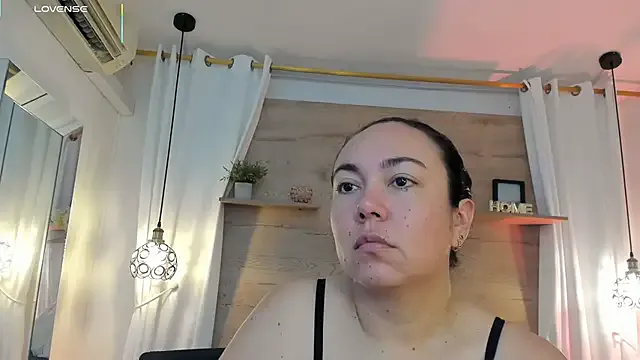  – webcam model profile photo Image 19