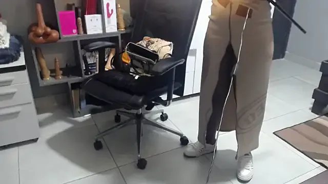 Megu_Melon – webcam model profile photo Image 13