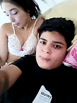 roouse – webcam model profile photo Image 9