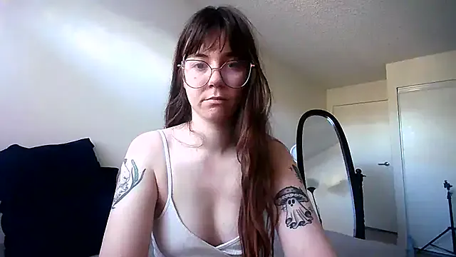 roouse – webcam model profile photo Image 4
