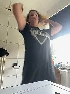 amor_smith_ – webcam model profile photo Image 5