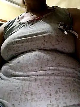  – webcam model profile photo Image 6