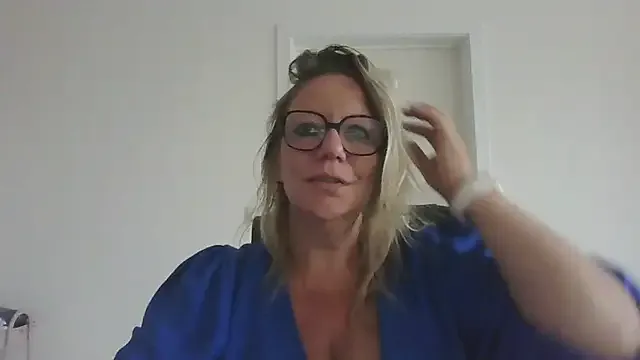 Sofiyaa_39 – webcam model profile photo Image 11