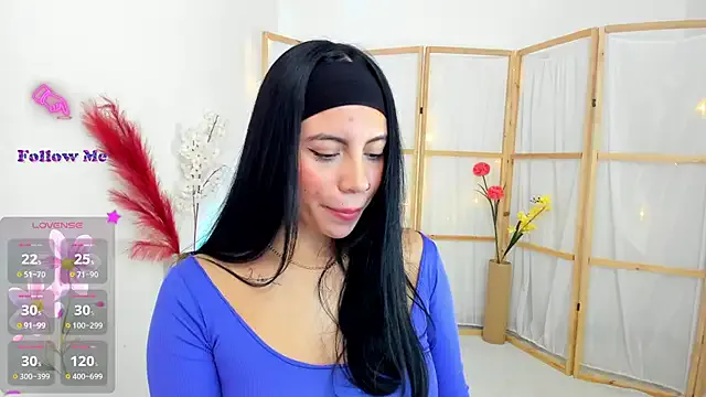 H-2005 – webcam model profile photo Image 16