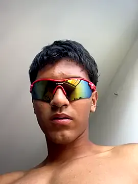 aki_2727 – webcam model profile photo Image 3
