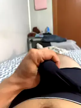 roouse – webcam model profile photo Image 14