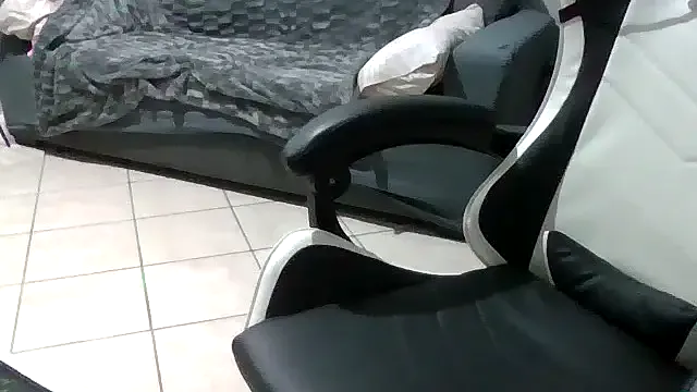 roouse – webcam model profile photo Image 17