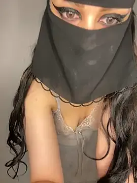 roouse – webcam model profile photo Image 11