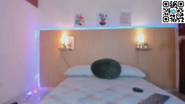 Petite_minette30 – webcam model profile photo Image 12