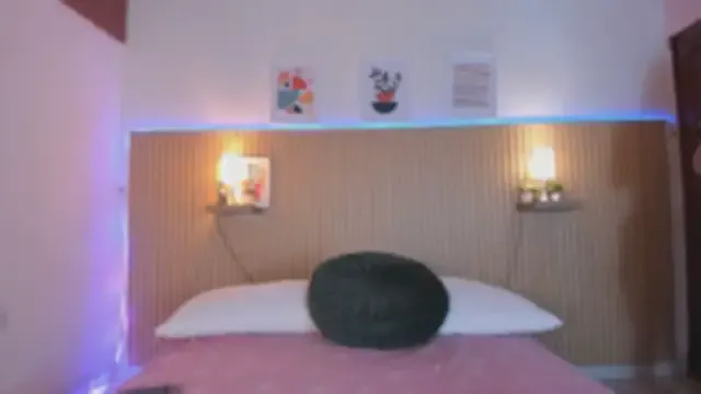 Petite_minette30 – webcam model profile photo Image 2