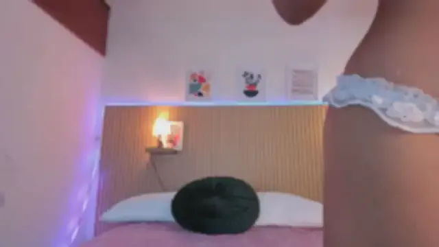 Petite_minette30 – webcam model profile photo Image 4