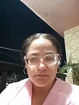 roouse – webcam model profile photo Image 16