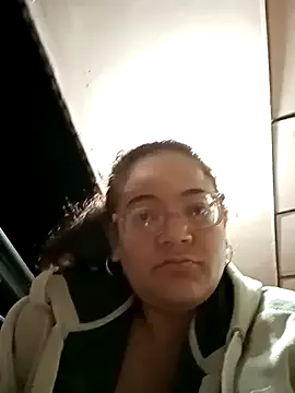 roouse – webcam model profile photo Image 5