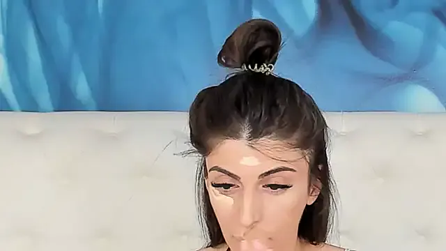 AdritVance – webcam model profile photo Image 17