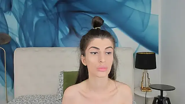 AdritVance – webcam model profile photo Image 3