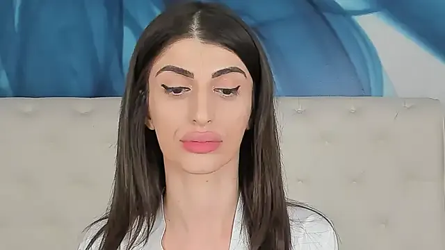 AdritVance – webcam model profile photo Image 6