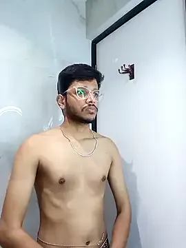 roouse – webcam model profile photo Image 16