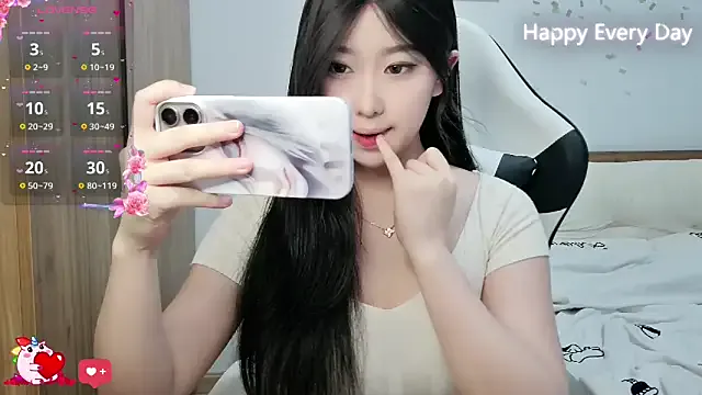 _Alicee_1 – webcam model profile photo Image 4