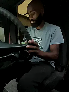 roouse – webcam model profile photo Image 16