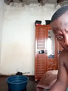 roouse – webcam model profile photo Image 3