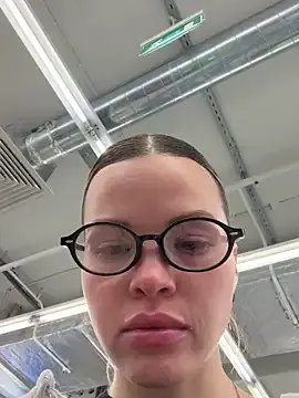 roouse – webcam model profile photo Image 11