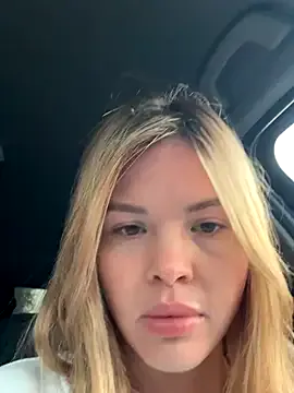 roouse – webcam model profile photo Image 12