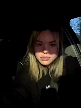 roouse – webcam model profile photo Image 14