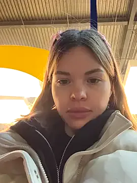 roouse – webcam model profile photo Image 15