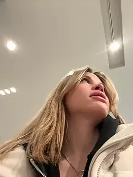 roouse – webcam model profile photo Image 16