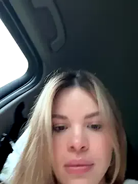 roouse – webcam model profile photo Image 6