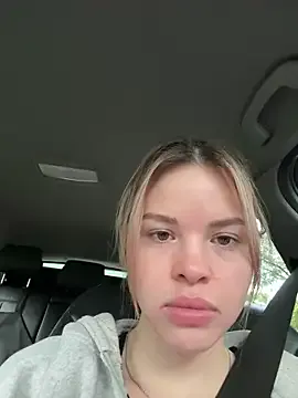 roouse – webcam model profile photo Image 8