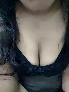seraphine23 – webcam model profile photo Image 3