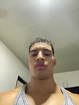 roouse – webcam model profile photo Image 4