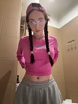 roouse – webcam model profile photo Image 19