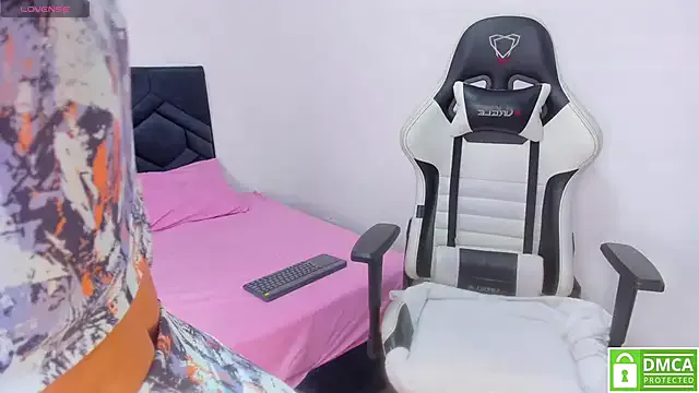 Nonchan_ – webcam model profile photo Image 2