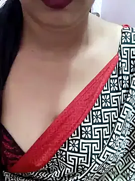 seraphine23 – webcam model profile photo Image 13