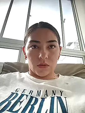  – webcam model profile photo Image 9