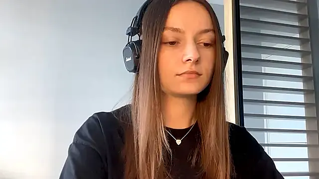 Mia_spicyy – webcam model profile photo Image 3