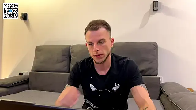  – webcam model profile photo Image 2