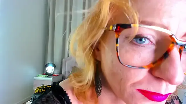 oxo_yuna_oxo – webcam model profile photo Image 10