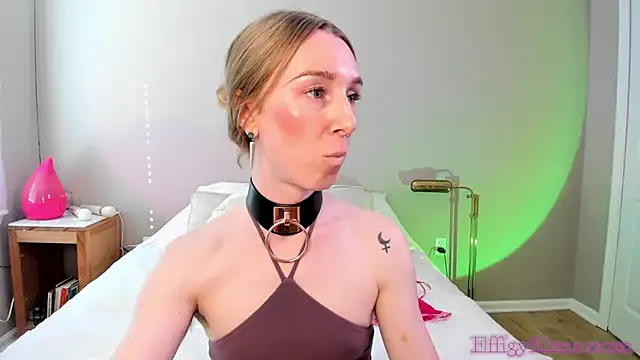 Playful_Adriana – webcam model profile photo Image 2