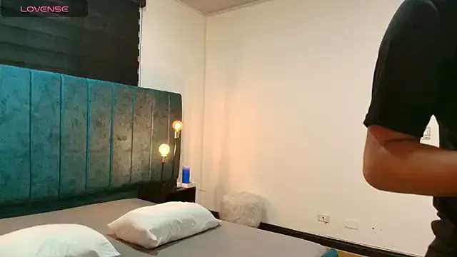 CarolBarker – webcam model profile photo Image 3