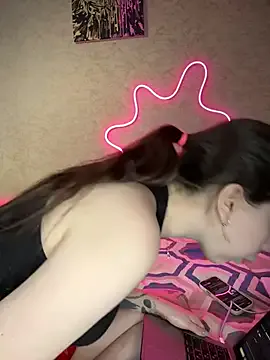 roouse – webcam model profile photo Image 11