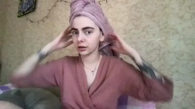 roouse – webcam model profile photo Image 7