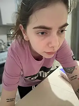 roouse – webcam model profile photo Image 9