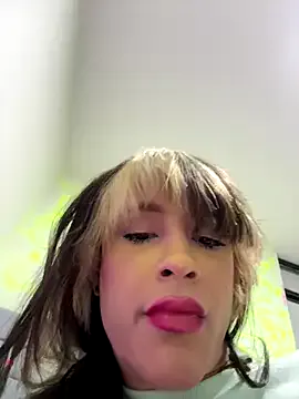 roouse – webcam model profile photo Image 11